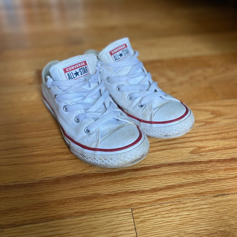 White Converse 2.5Y fits 6W